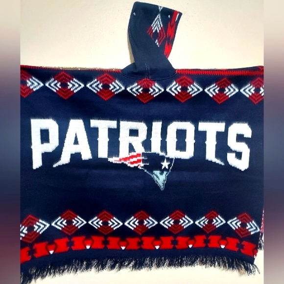 New England Patriots Hooded Poncho - Picture 2 of 2